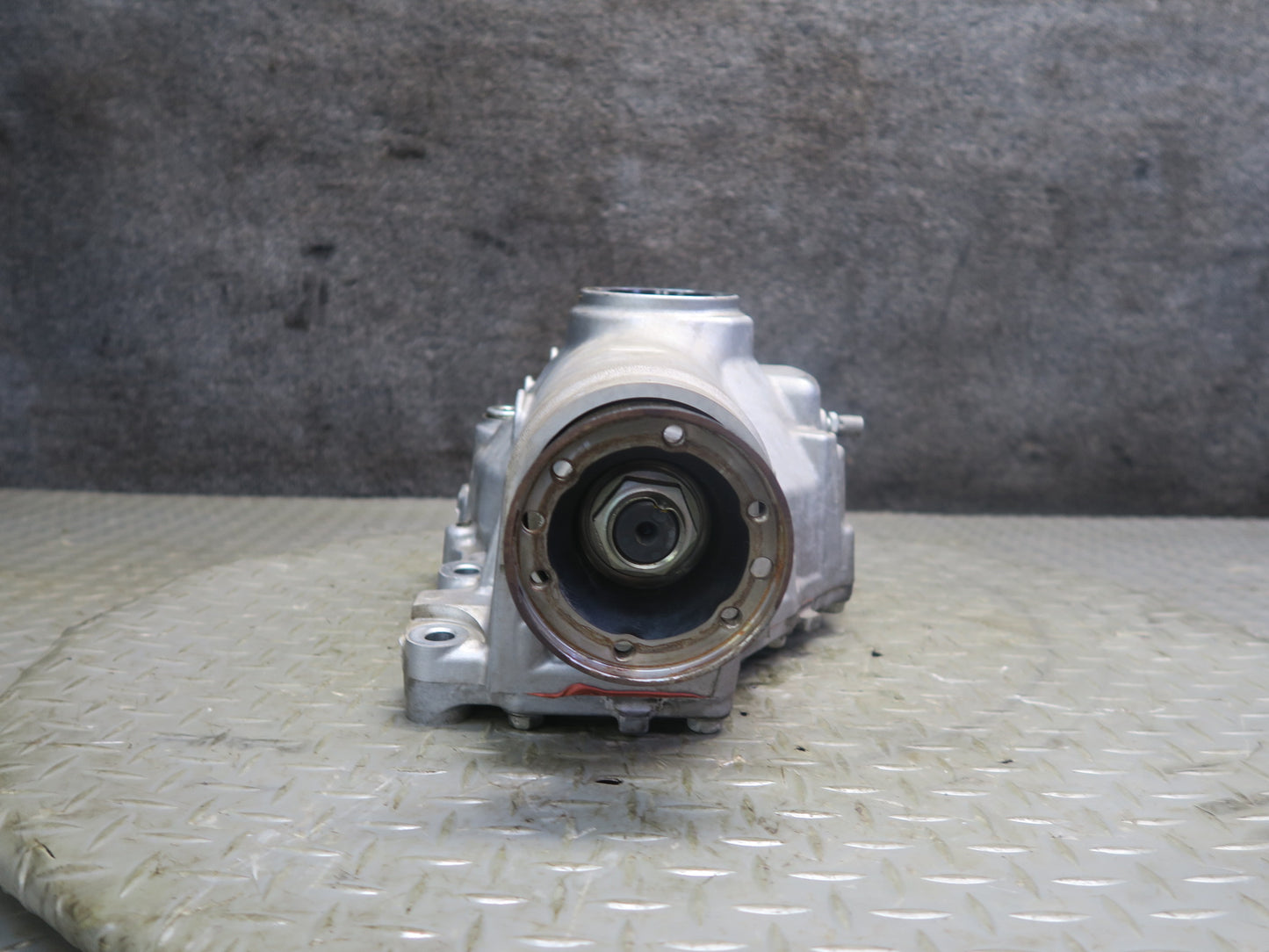 08-16 Lexus UVF46L LS600h AWD Front Axle Differential Carrier 3.916 Ratio OEM