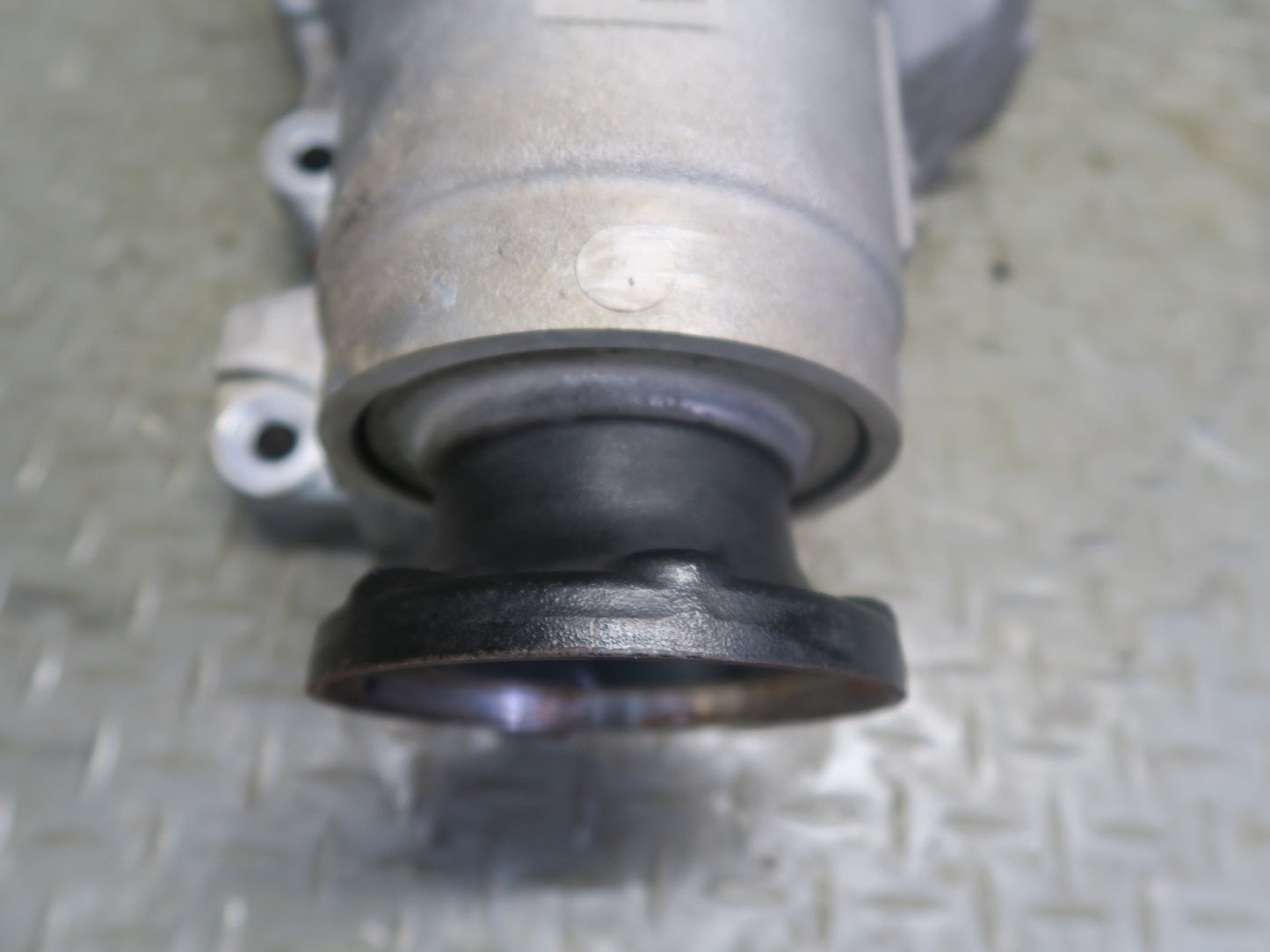 08-16 Lexus UVF46L LS600h AWD Front Axle Differential Carrier 3.916 Ratio OEM
