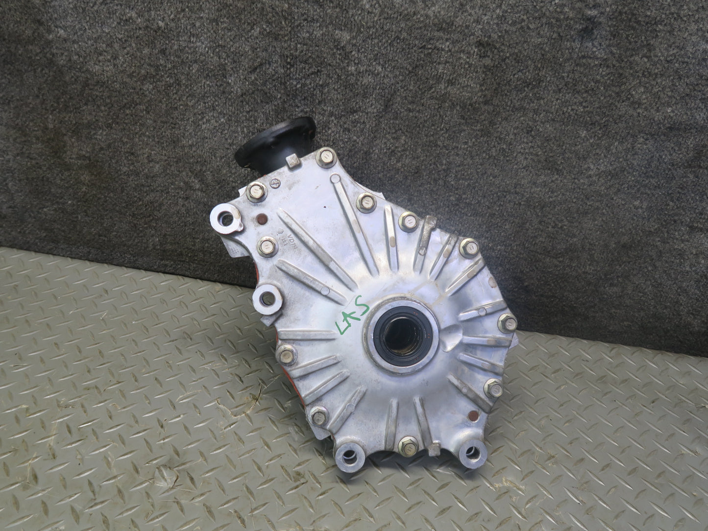 08-16 Lexus UVF46L LS600h AWD Front Axle Differential Carrier 3.916 Ratio OEM