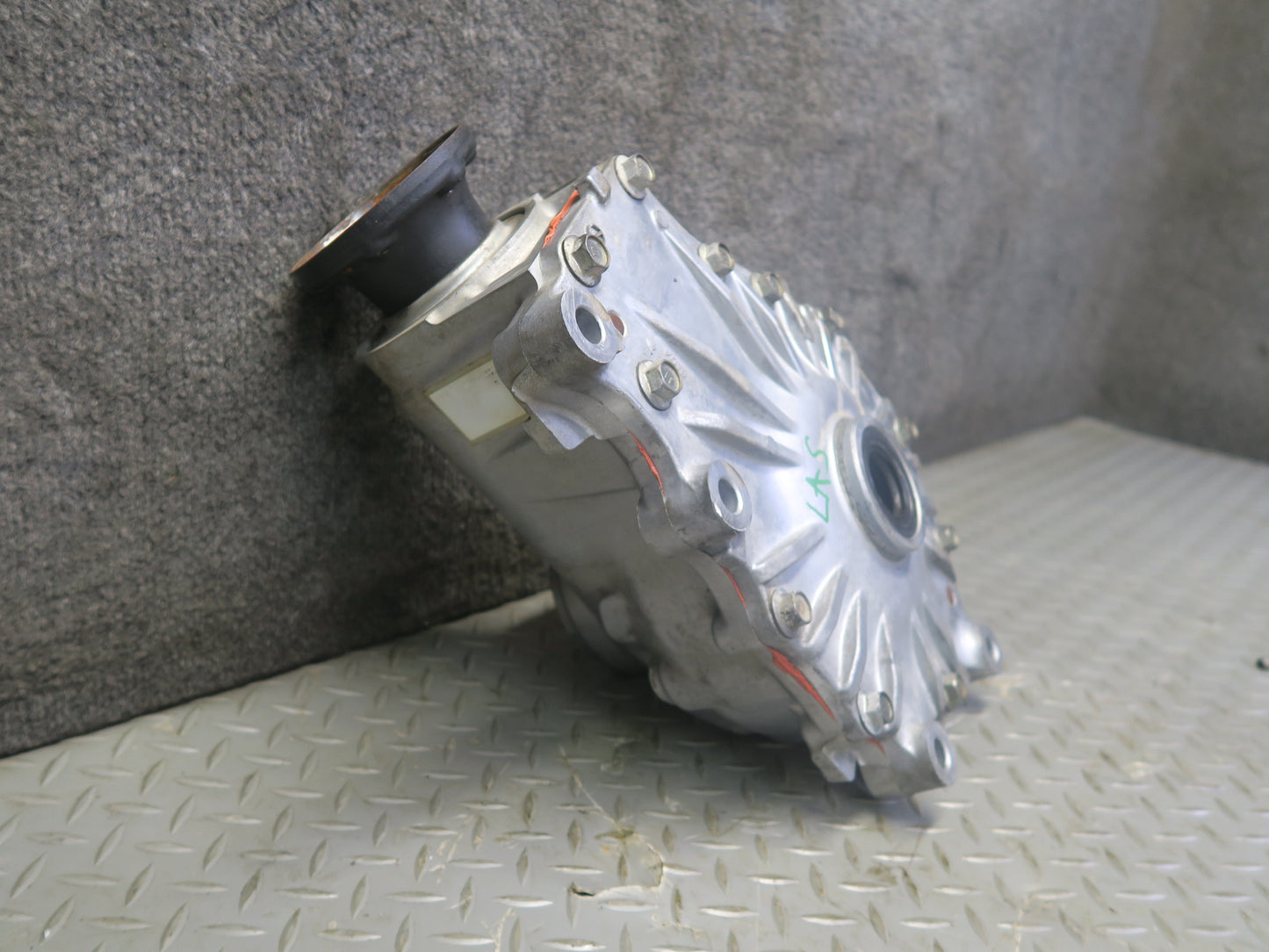 08-16 Lexus UVF46L LS600h AWD Front Axle Differential Carrier 3.916 Ratio OEM