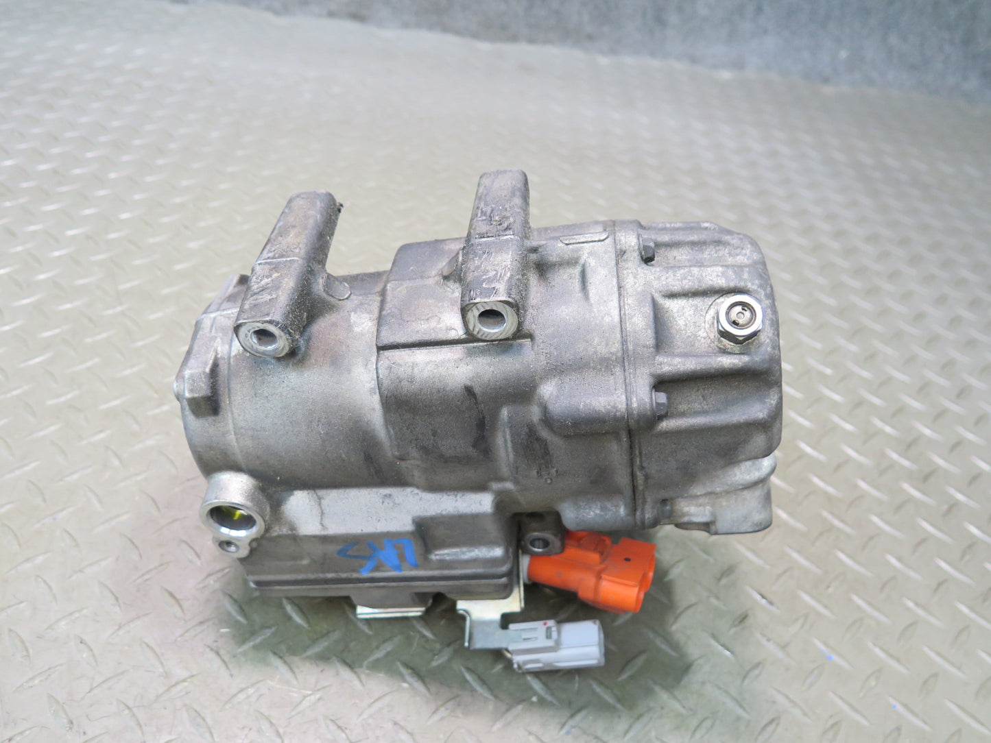 08-12 Lexus UVF46L LS600h A/C Air Condition Compressor 042200-0102 OEM