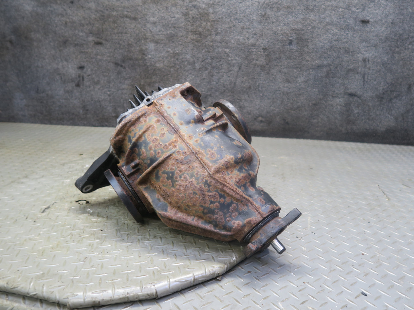 99-02 Mercedes R129 SL500 Rear Axle Differential Carrier 2.65 Ratio OEM