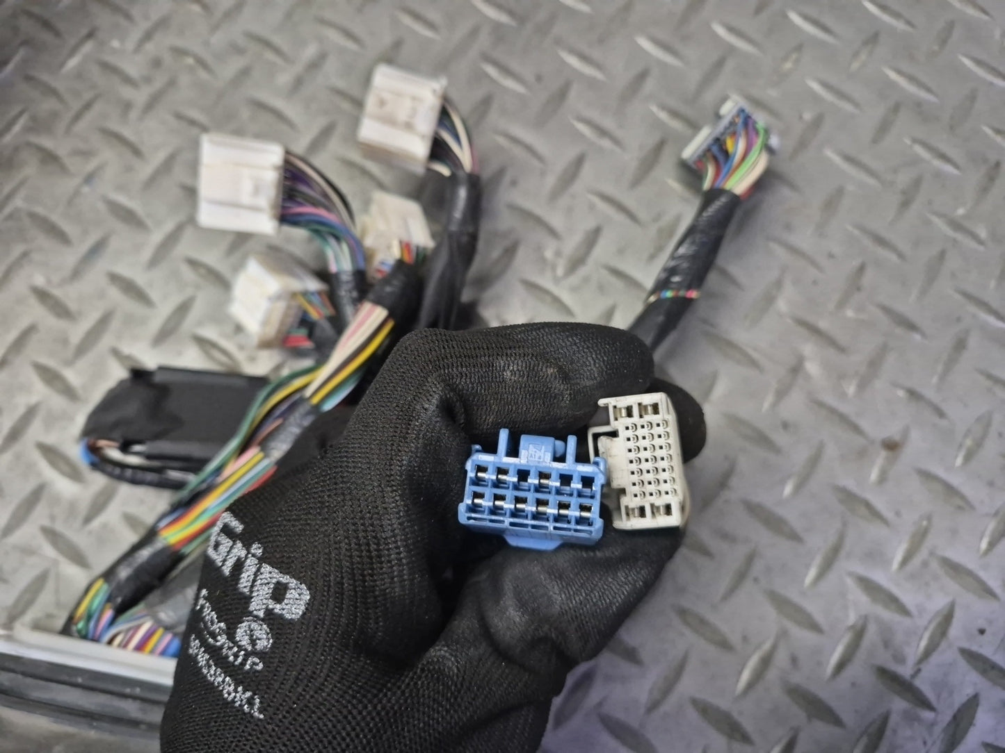 08-09 Lexus UVF46L LS600h 2URFSE Hybrid Engine Wire Wiring Harness OEM