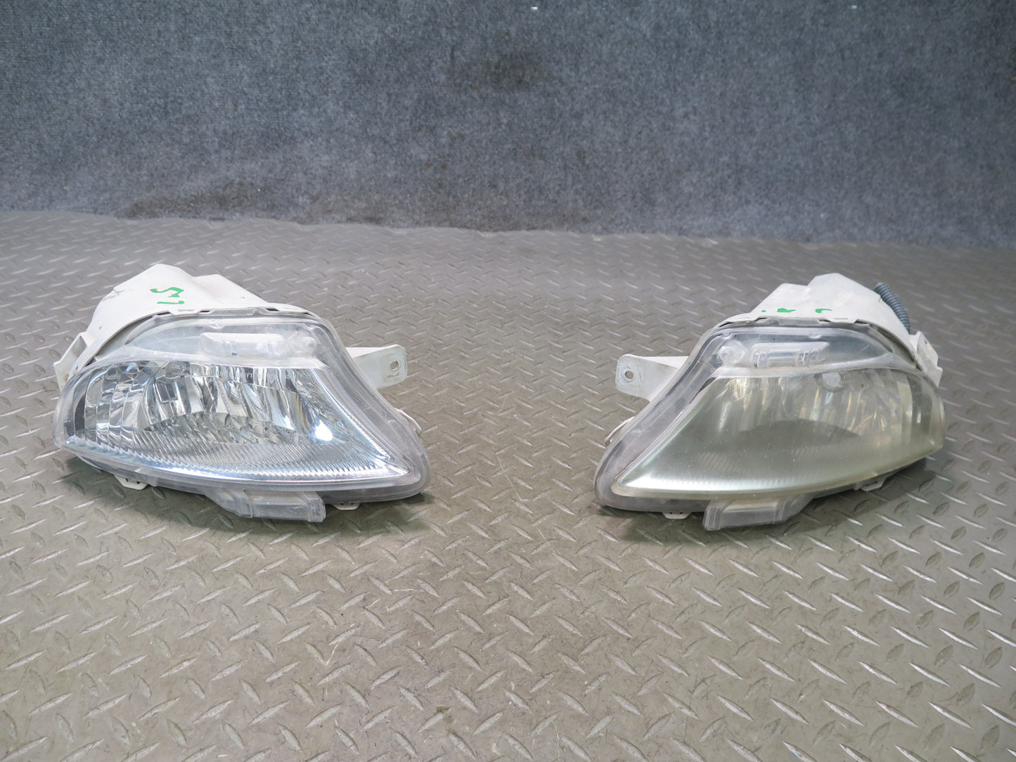 07-09 Lexus UVF46L LS600h LS460 Set of 2 Front Left & Right Fog Light Lamp OEM