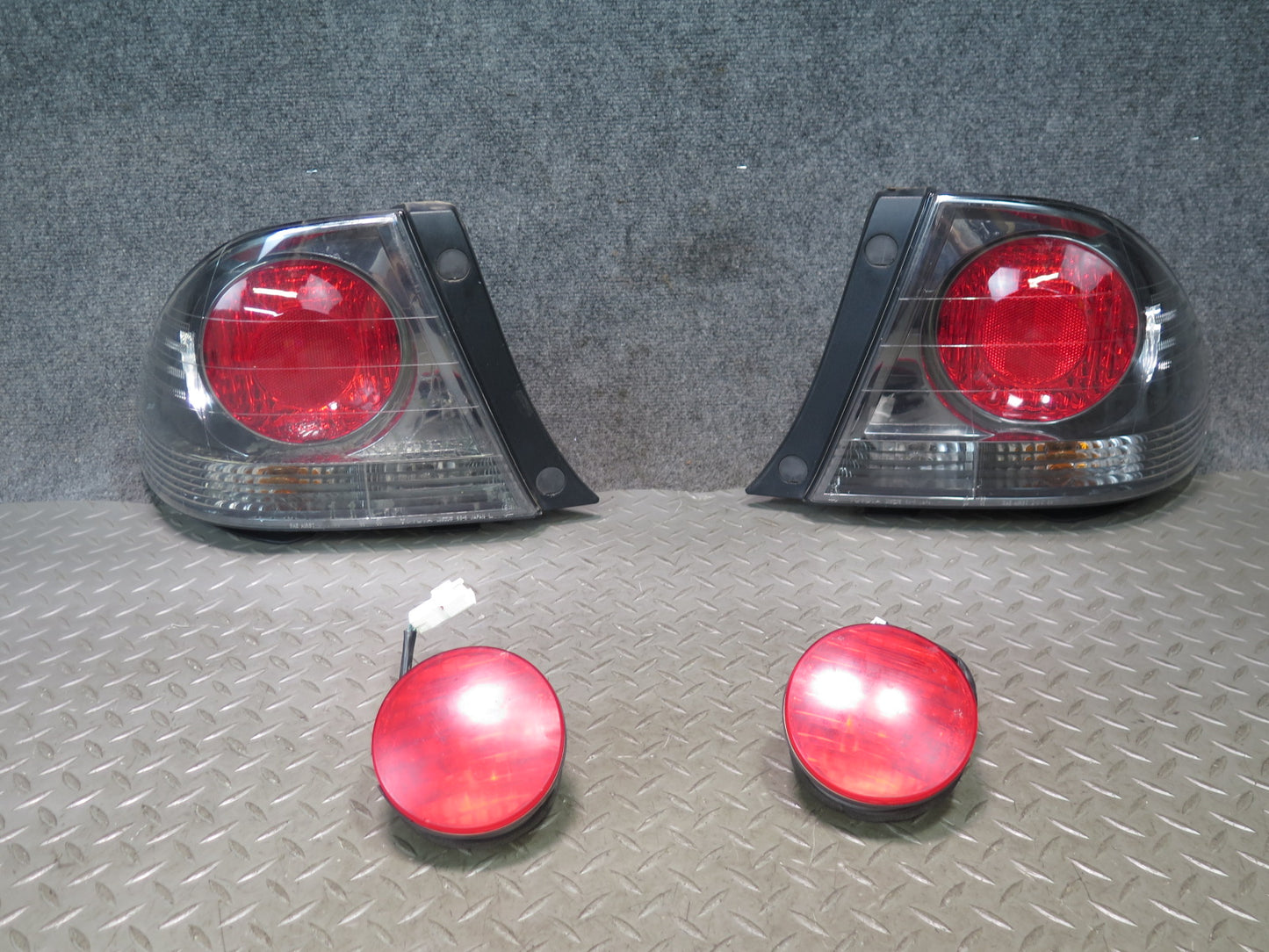 01-05 Lexus JCE10L IS300 Sedan Set of 4 Rear Inner & Outer Tail Light Lamp OEM