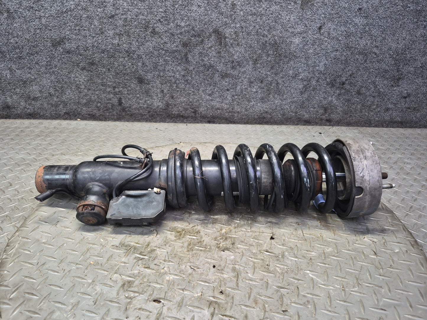 2010-2014 BMW E70 E71 X5M X6M Front Left Side VDC Strut Shock Absorber