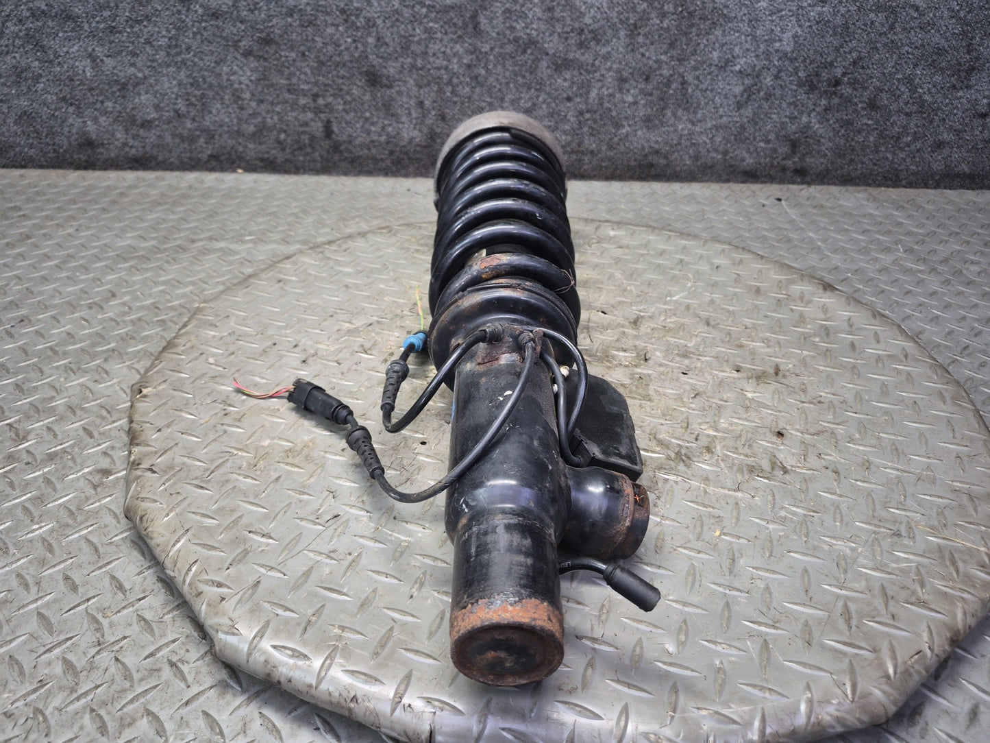 2010-2014 BMW E70 E71 X5M X6M Front Left Side VDC Strut Shock Absorber