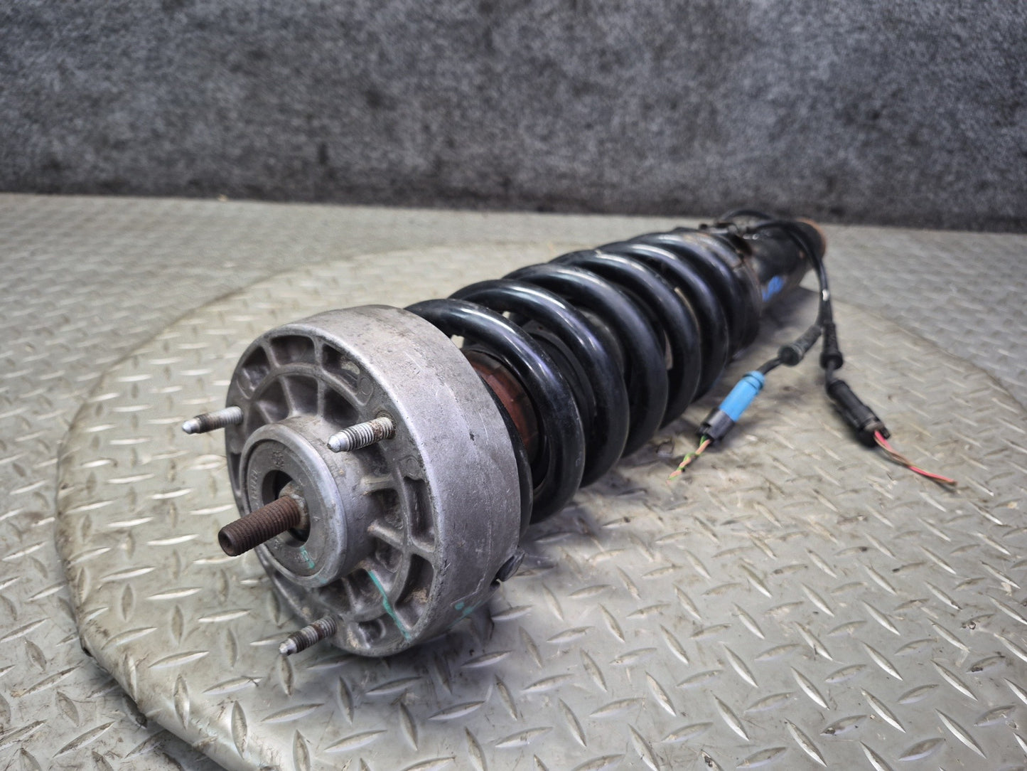 2010-2014 BMW E70 E71 X5M X6M Front Left Side VDC Strut Shock Absorber