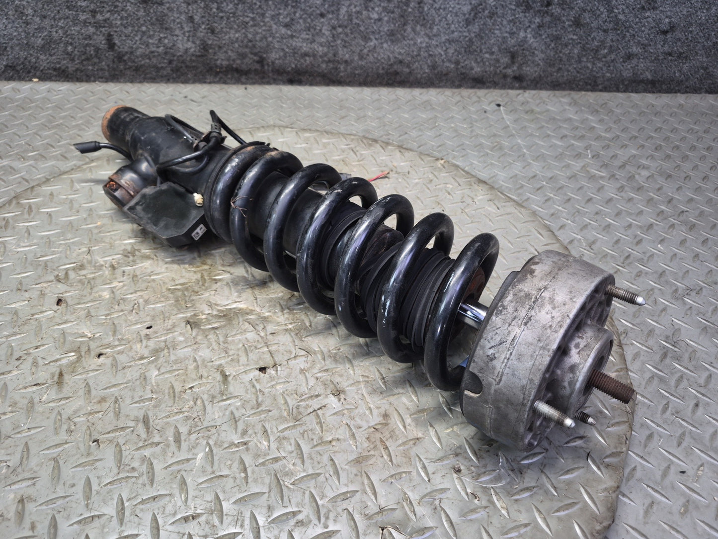 2010-2014 BMW E70 E71 X5M X6M Front Left Side VDC Strut Shock Absorber