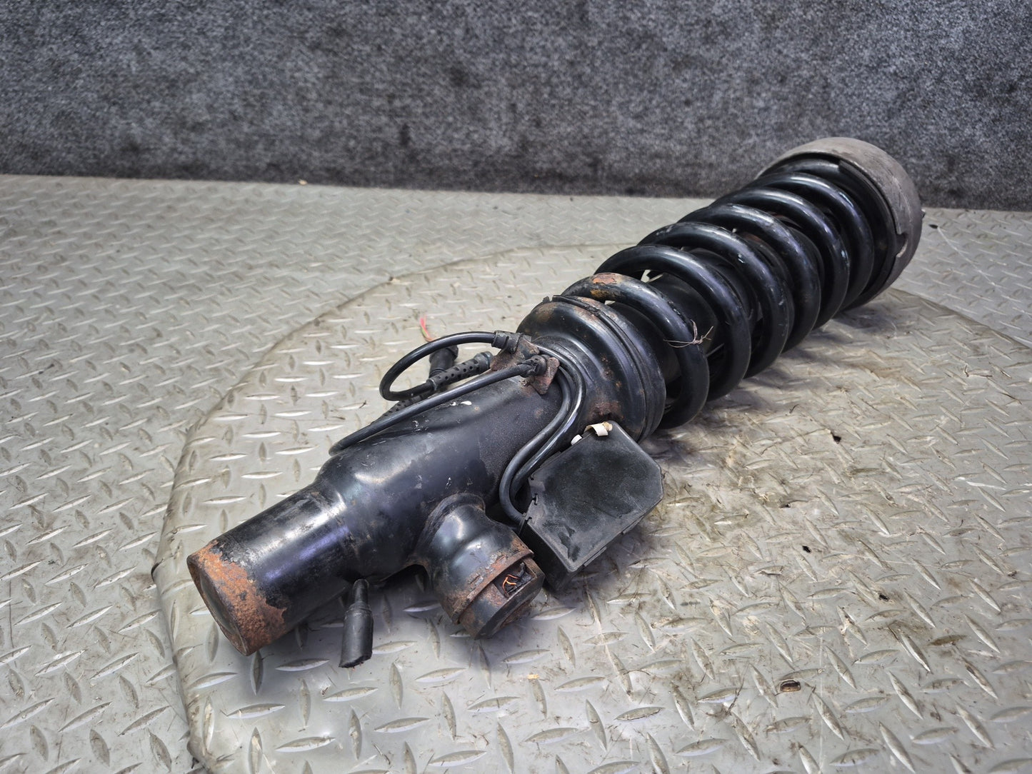 2010-2014 BMW E70 E71 X5M X6M Front Left Side VDC Strut Shock Absorber