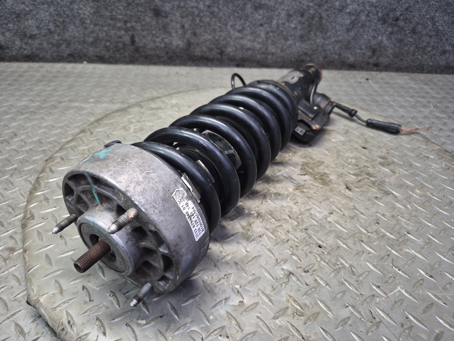 2010-2014 BMW E70 E71 X5M X6M Front Left Side VDC Strut Shock Absorber