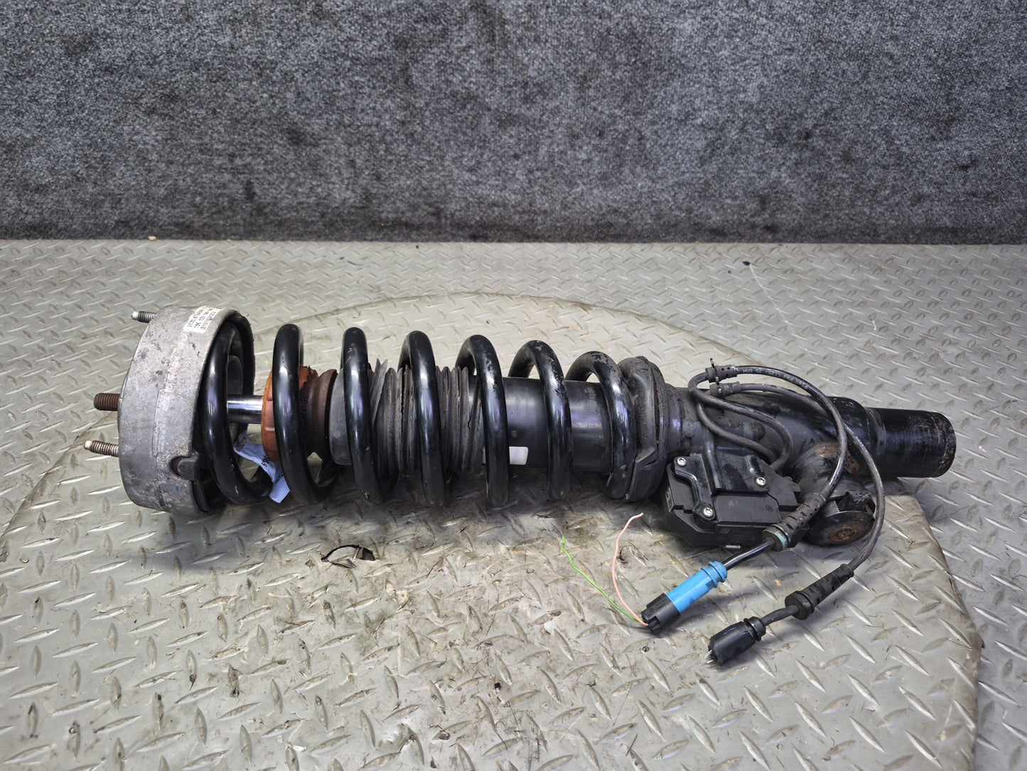 2010-2014 BMW E70 E71 X5M X6M Front Right VDC Strut Shock Absorber Defective