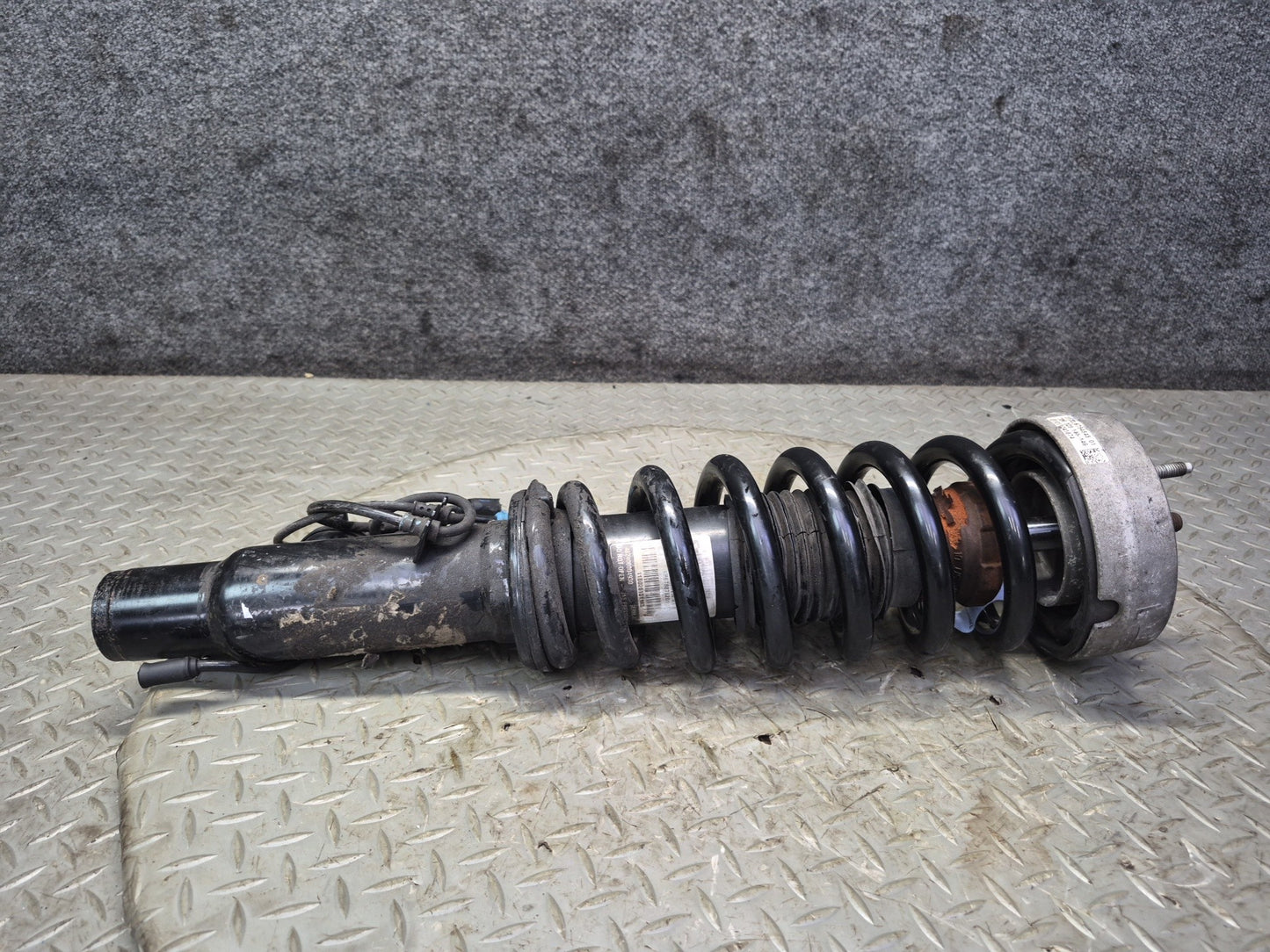 2010-2014 BMW E70 E71 X5M X6M Front Right VDC Strut Shock Absorber Defective