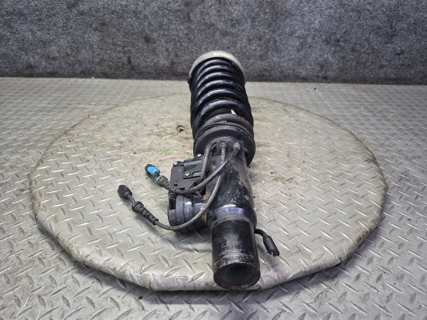 2010-2014 BMW E70 E71 X5M X6M Front Right VDC Strut Shock Absorber Defective