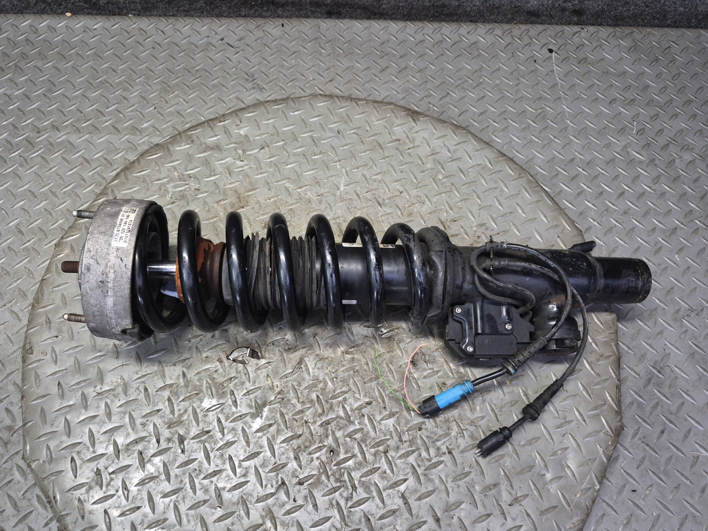 2010-2014 BMW E70 E71 X5M X6M Front Right VDC Strut Shock Absorber Defective