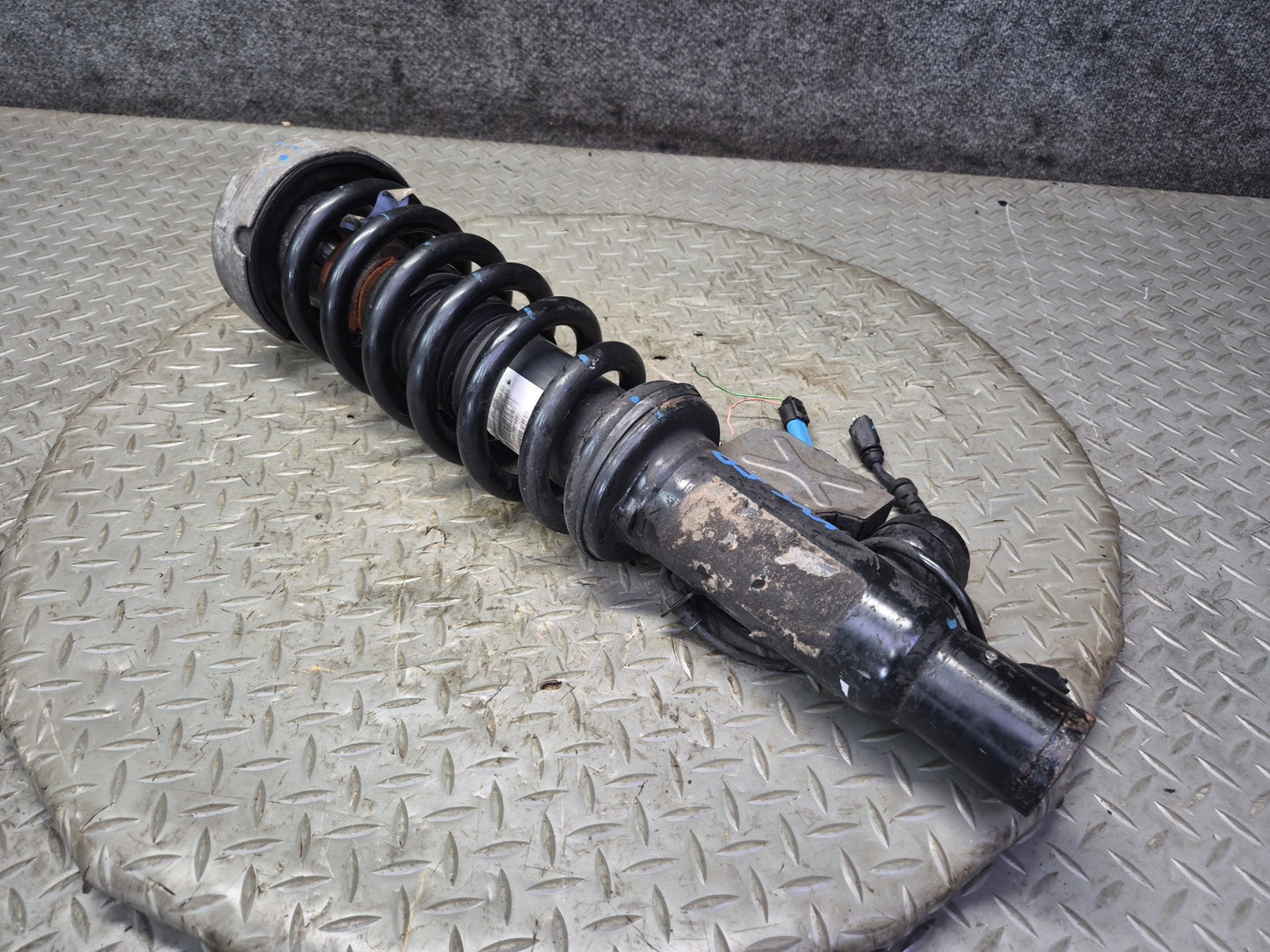 2010-2014 BMW E70 E71 X5M X6M Front Right VDC Strut Shock Absorber Defective