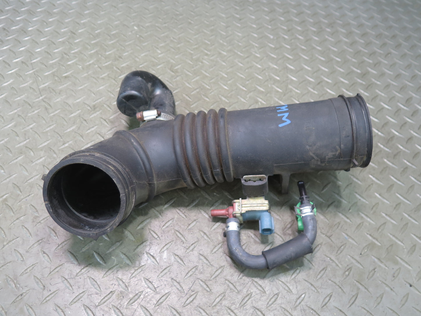 00-05 Toyota MR2 Spyder ZZW30L Air Intake Hose Duct Pipe Line 17894-11050 OEM