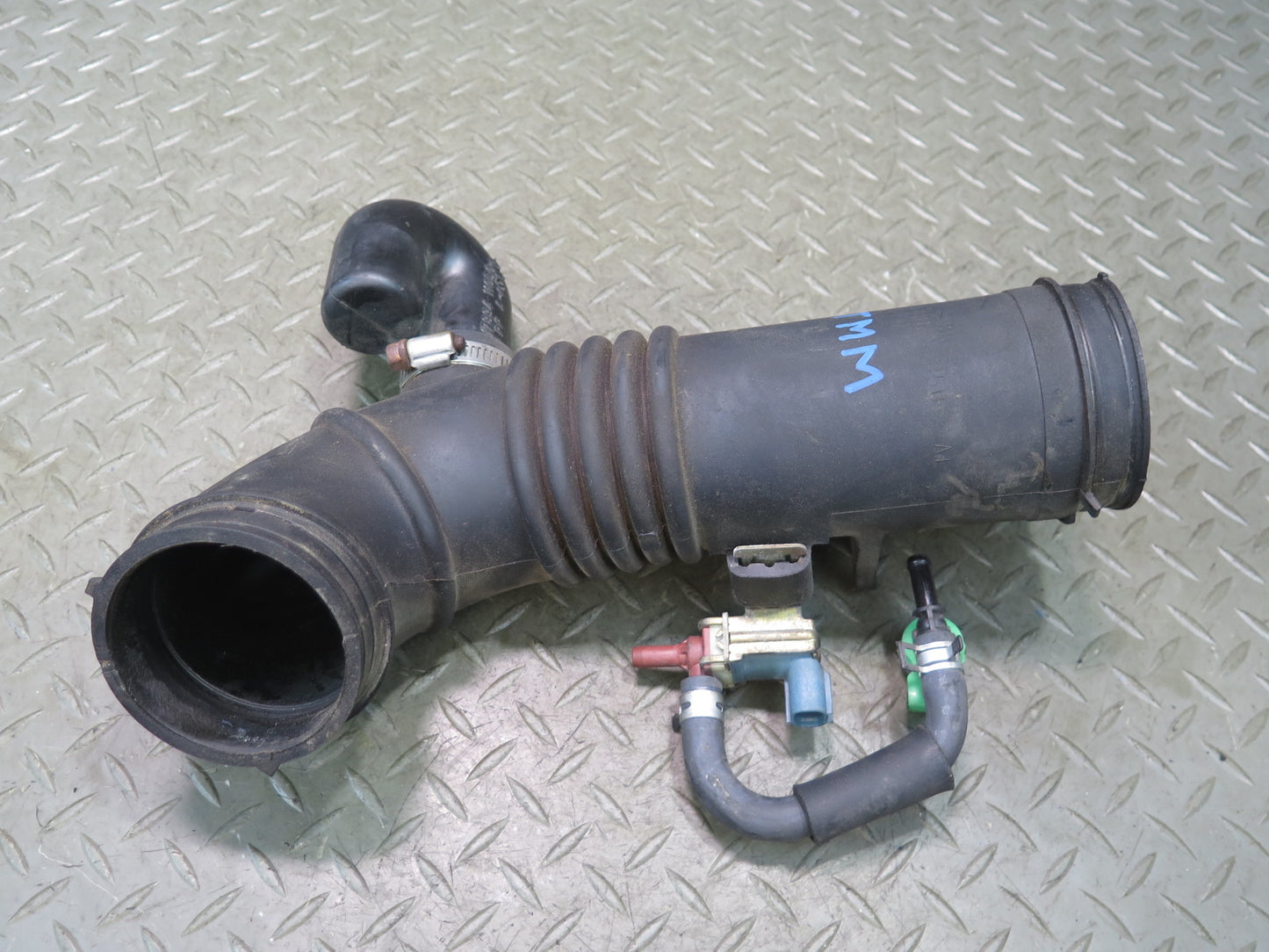 00-05 Toyota MR2 Spyder ZZW30L Air Intake Hose Duct Pipe Line 17894-11050 OEM