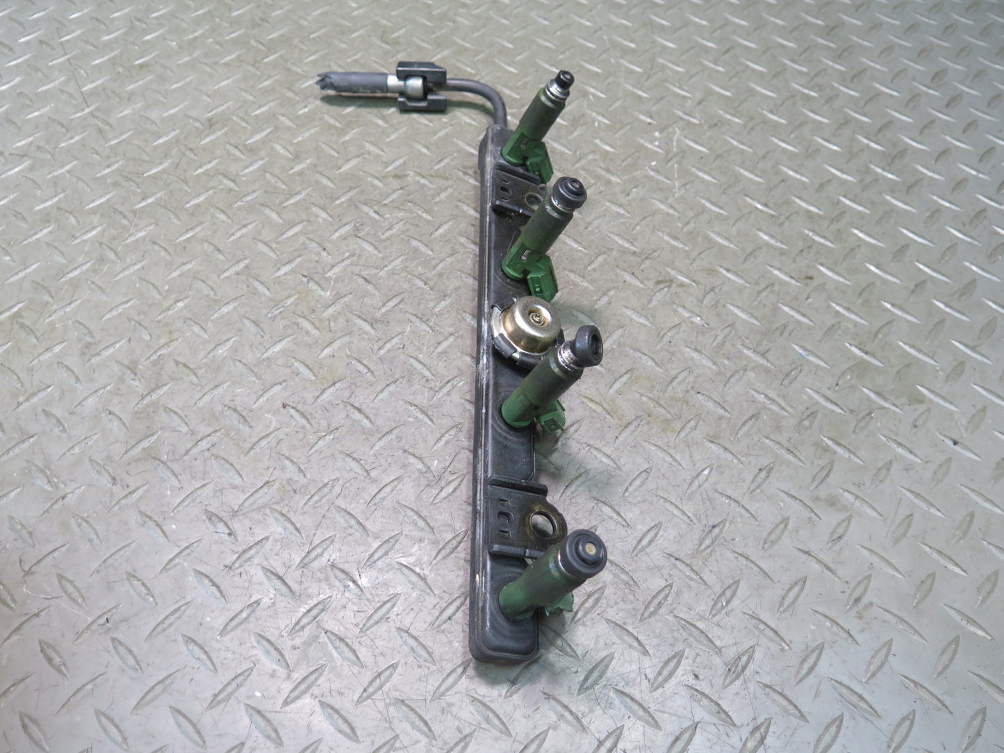 00-05 Toyota ZZW30L MR2 Spyder 1.8L 1ZZFE Engine Fuel Rail w Injectors Assy OEM