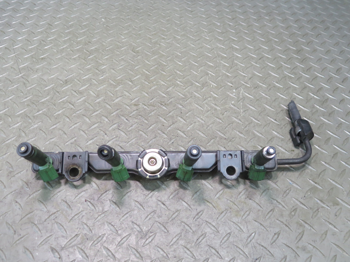 00-05 Toyota ZZW30L MR2 Spyder 1.8L 1ZZFE Engine Fuel Rail w Injectors Assy OEM
