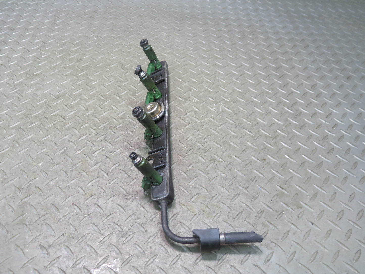 00-05 Toyota ZZW30L MR2 Spyder 1.8L 1ZZFE Engine Fuel Rail w Injectors Assy OEM
