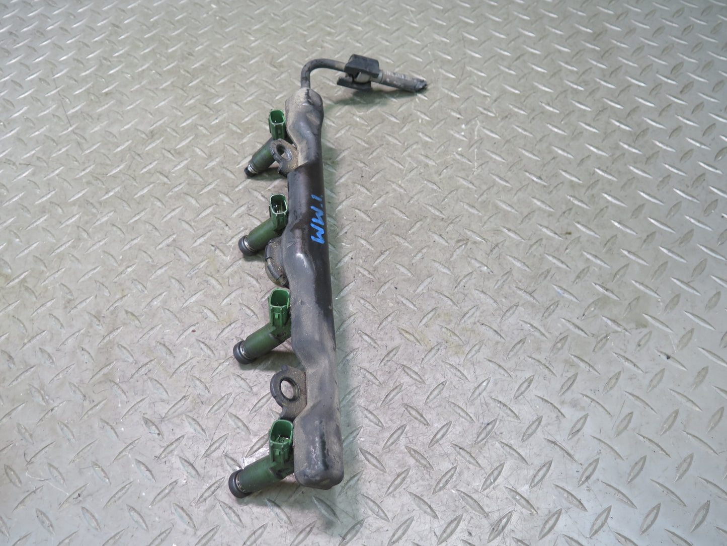 00-05 Toyota ZZW30L MR2 Spyder 1.8L 1ZZFE Engine Fuel Rail w Injectors Assy OEM
