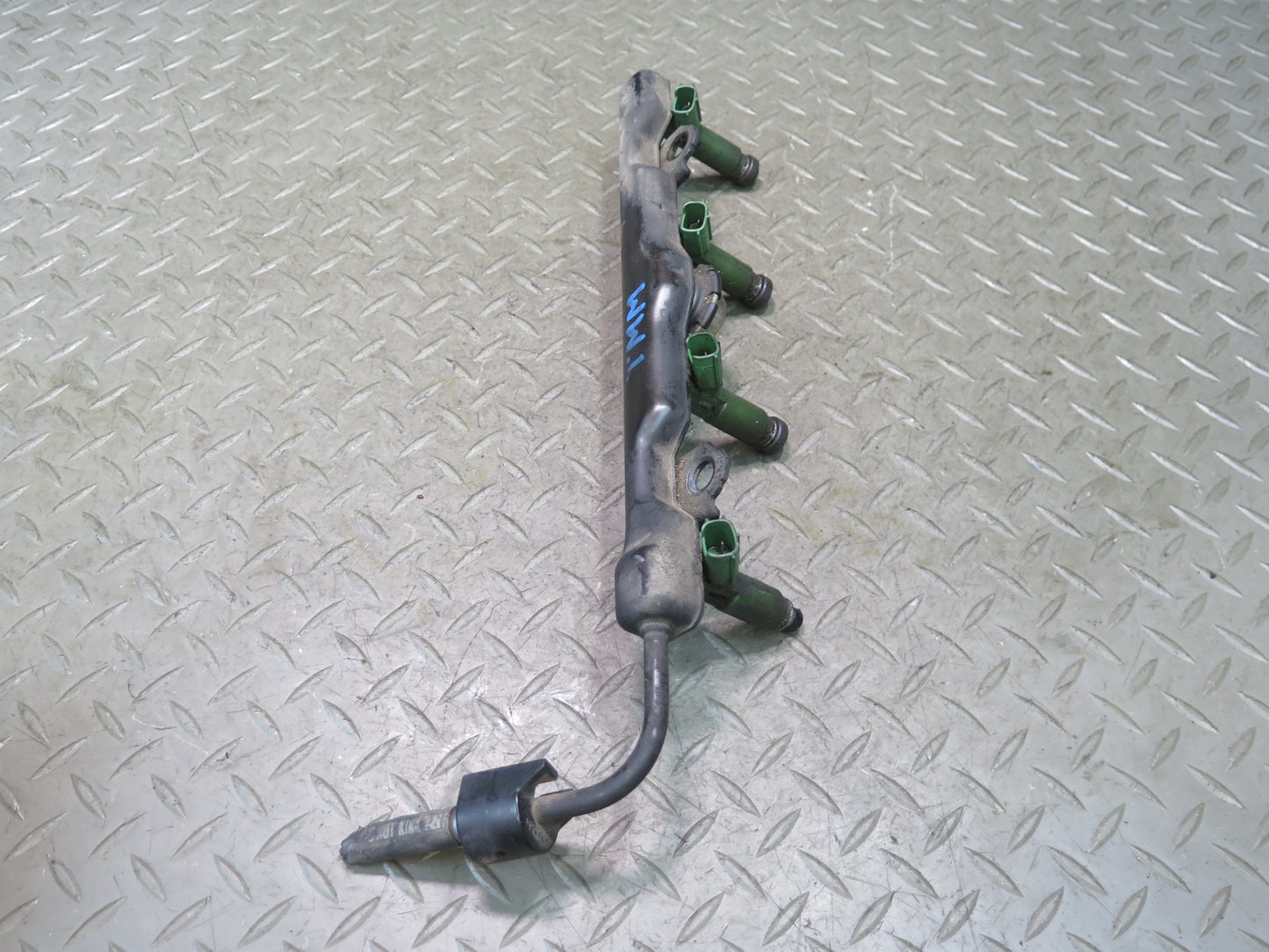00-05 Toyota ZZW30L MR2 Spyder 1.8L 1ZZFE Engine Fuel Rail w Injectors Assy OEM