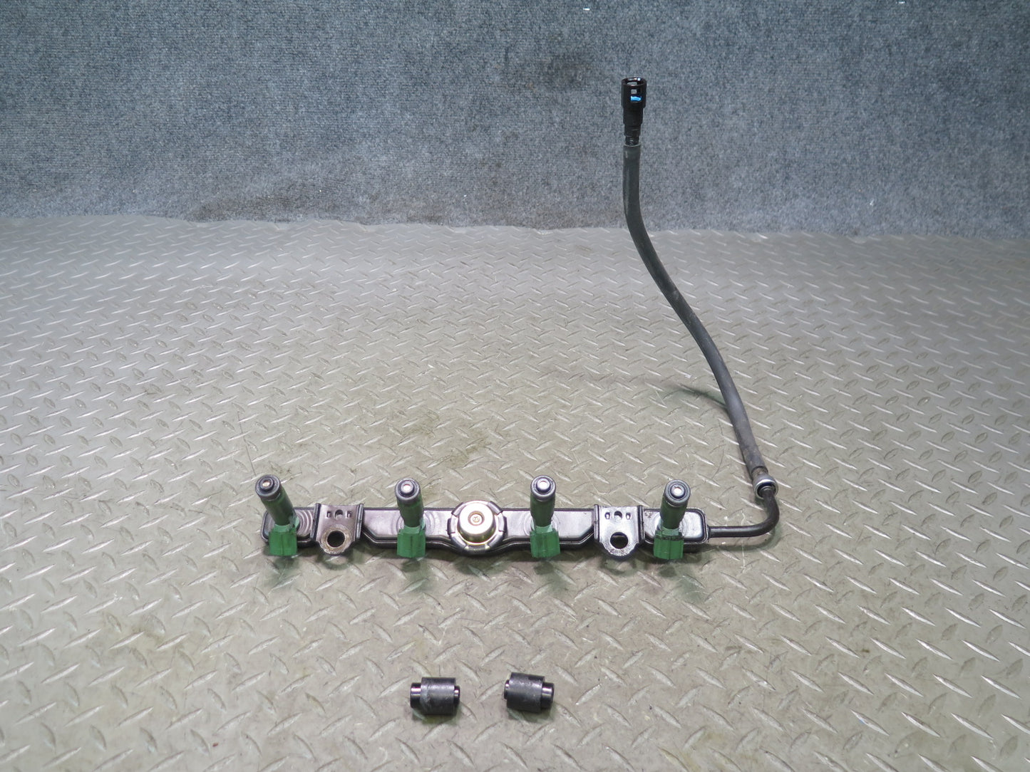 00-05 Toyota ZZW30L MR2 Spyder 1.8L 1ZZFE Engine Fuel Rail w Injectors Assy OEM