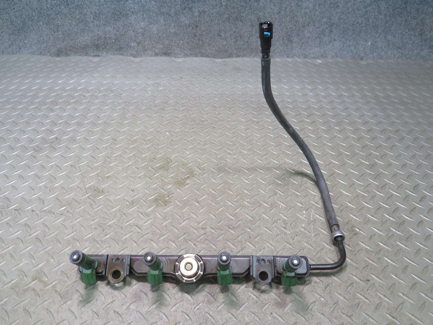 00-05 Toyota ZZW30L MR2 Spyder 1.8L 1ZZFE Engine Fuel Rail w Injectors Assy OEM