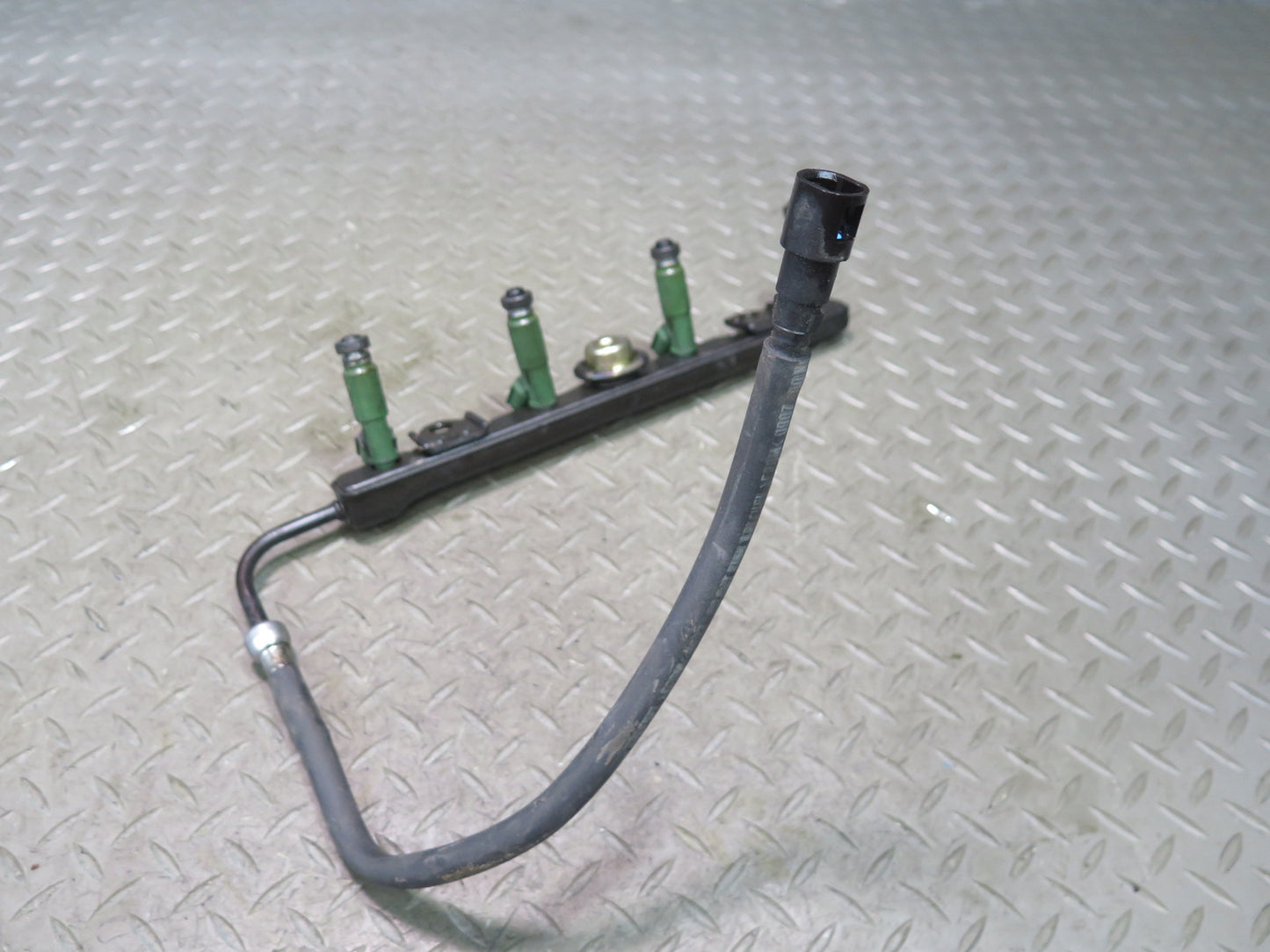 00-05 Toyota ZZW30L MR2 Spyder 1.8L 1ZZFE Engine Fuel Rail w Injectors Assy OEM