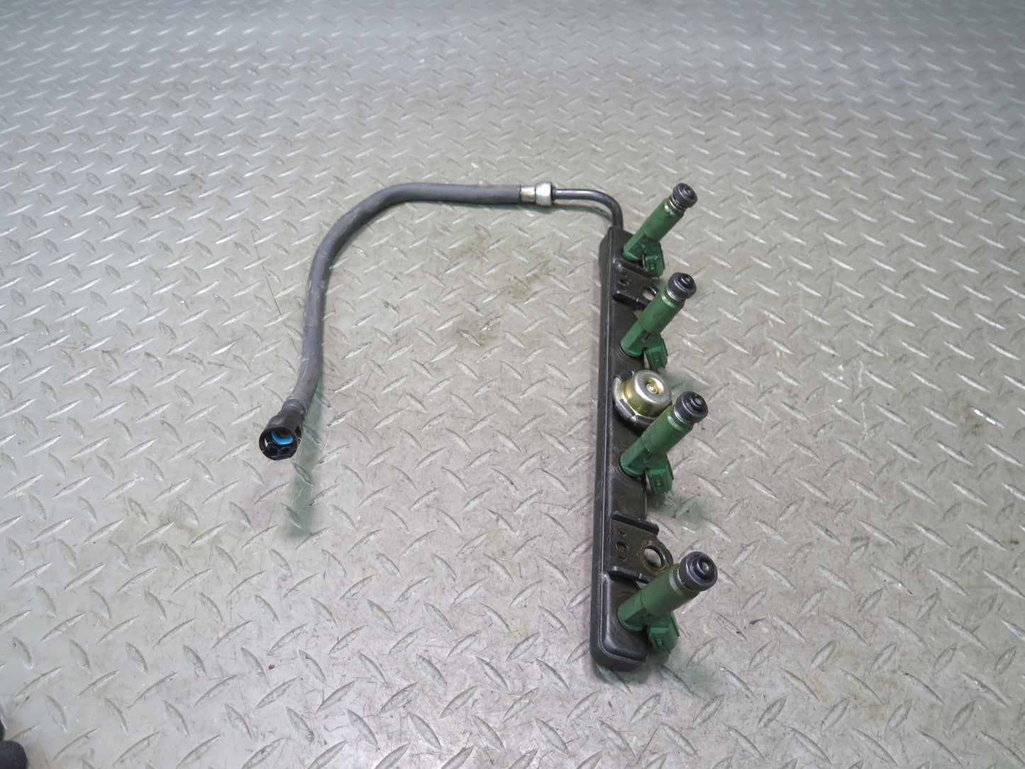 00-05 Toyota ZZW30L MR2 Spyder 1.8L 1ZZFE Engine Fuel Rail w Injectors Assy OEM