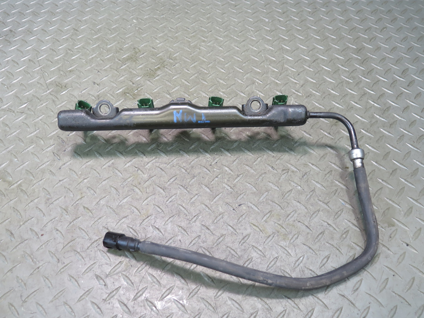 00-05 Toyota ZZW30L MR2 Spyder 1.8L 1ZZFE Engine Fuel Rail w Injectors Assy OEM