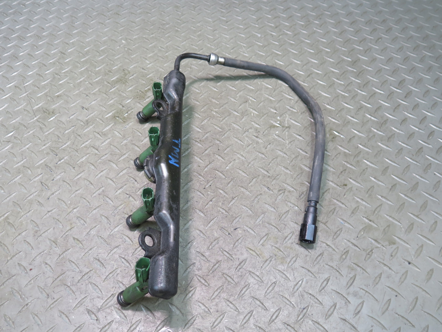 00-05 Toyota ZZW30L MR2 Spyder 1.8L 1ZZFE Engine Fuel Rail w Injectors Assy OEM
