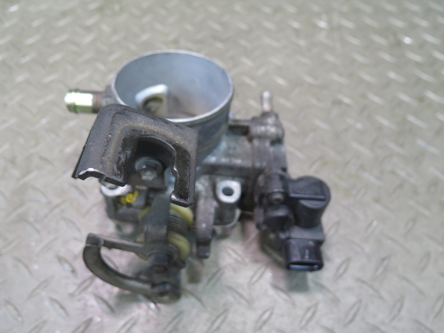 00-05 Toyota MR2 Spyder ZZW30L 1ZZFE Throttle Valve Body w Sensor Assembly OEM