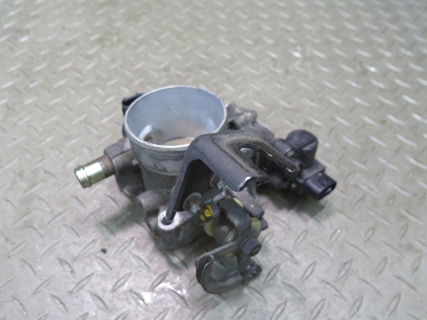 00-05 Toyota MR2 Spyder ZZW30L 1ZZFE Throttle Valve Body w Sensor Assembly OEM