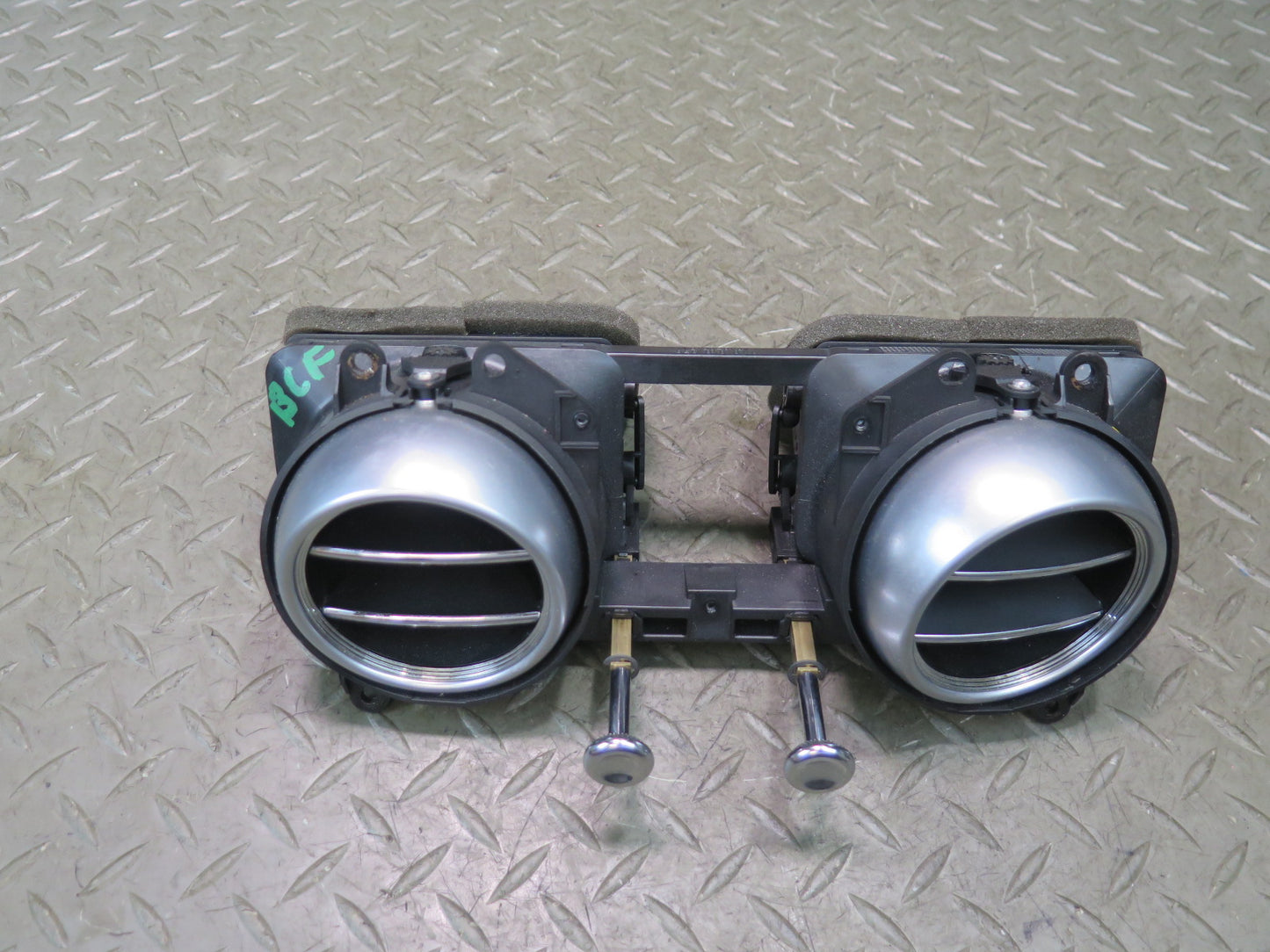 03-11 Bentley Continental GT Front Dash Center A/C Air Vent Grille 3W0819359
