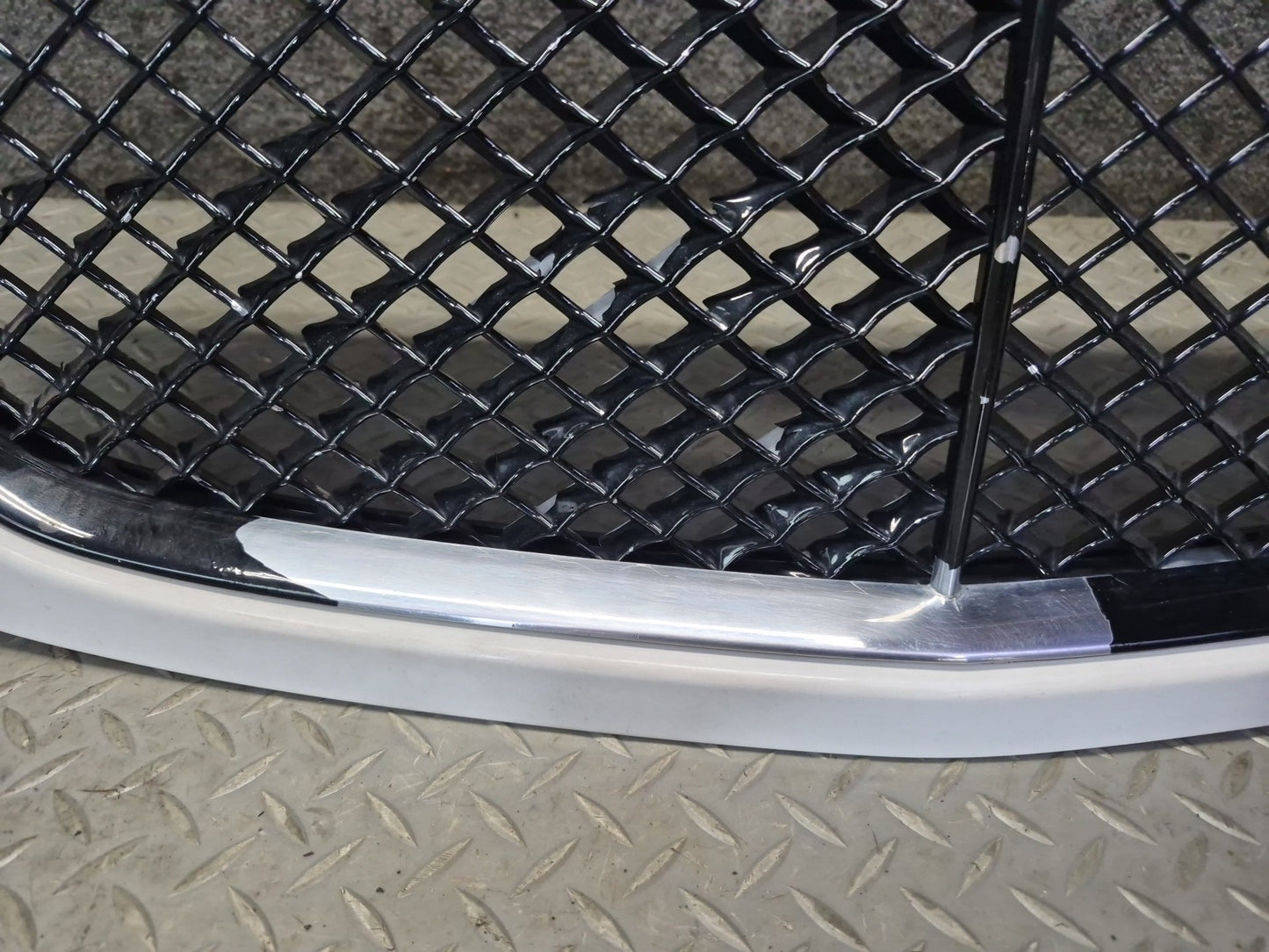2003-2008 Bentley Continental GT Front Hood Exterior Grille w Support Brackets