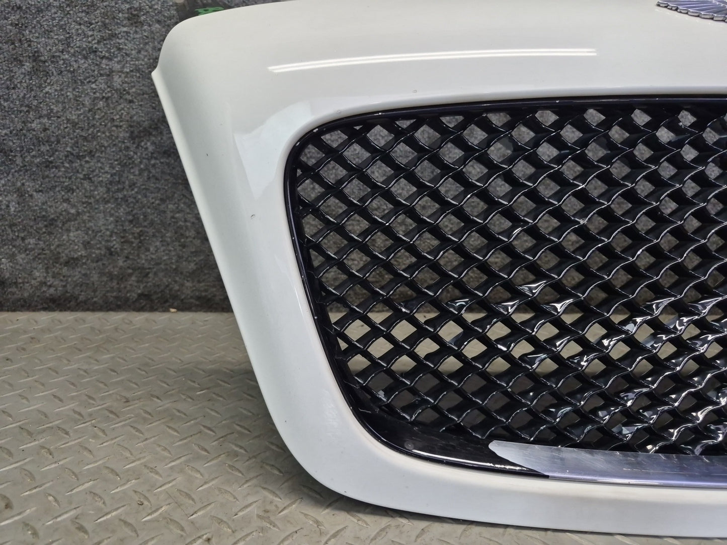 2003-2008 Bentley Continental GT Front Hood Exterior Grille w Support Brackets