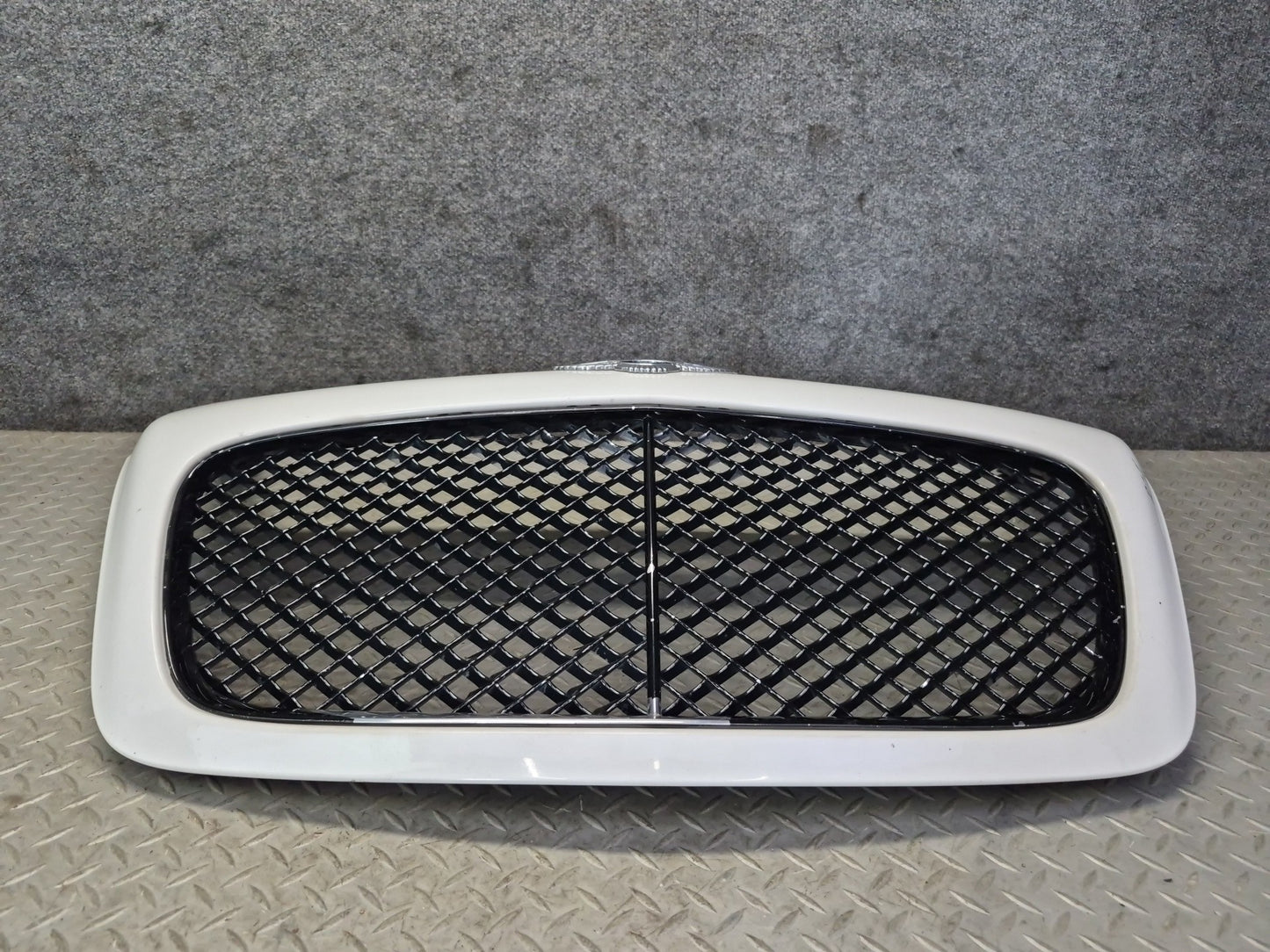 2003-2008 Bentley Continental GT Front Hood Exterior Grille w Support Brackets