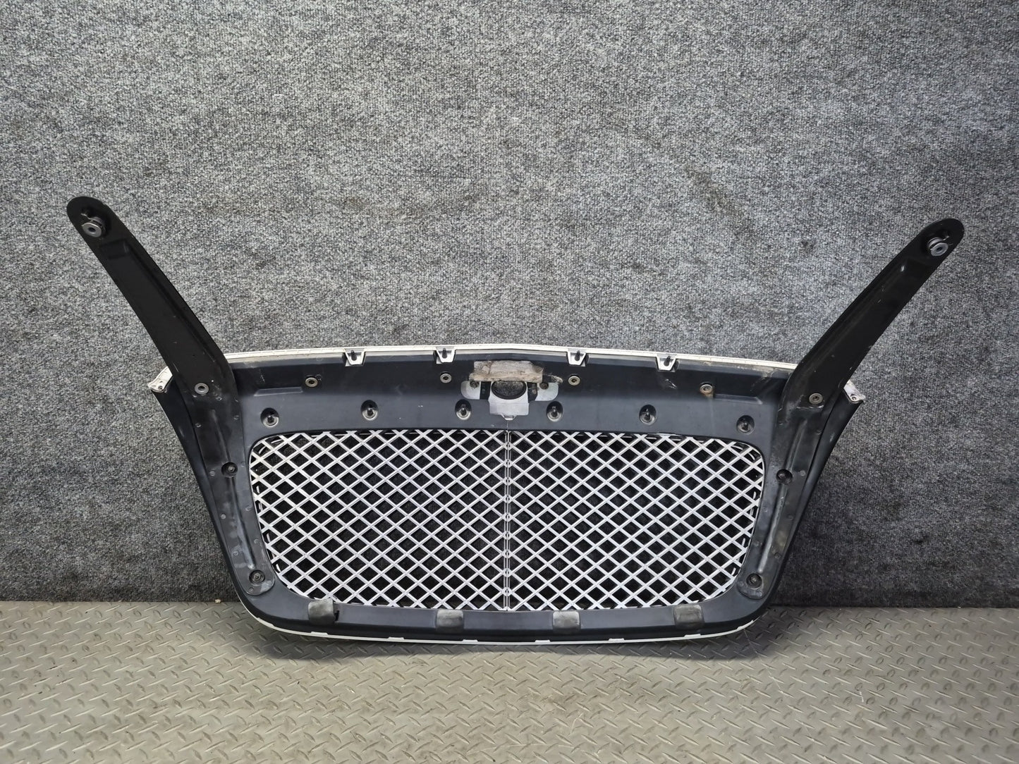 2003-2008 Bentley Continental GT Front Hood Exterior Grille w Support Brackets