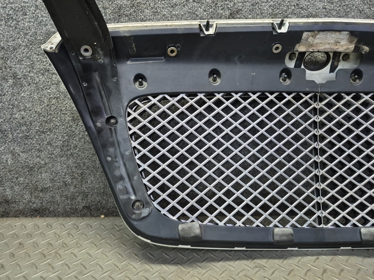 2003-2008 Bentley Continental GT Front Hood Exterior Grille w Support Brackets