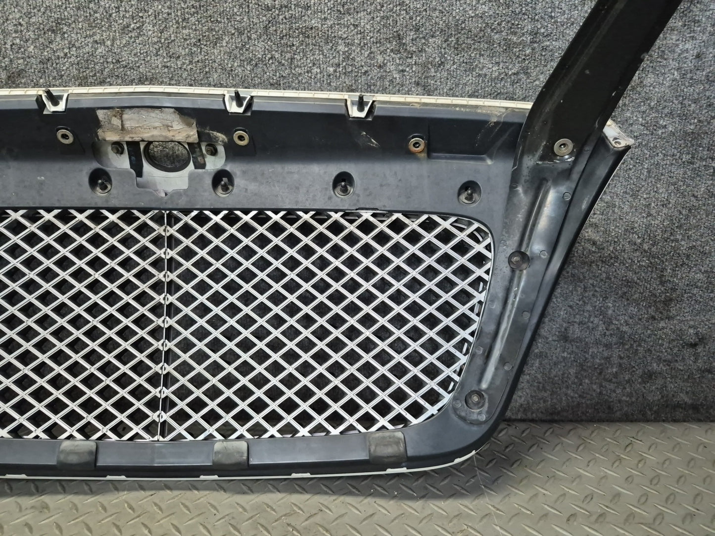 2003-2008 Bentley Continental GT Front Hood Exterior Grille w Support Brackets