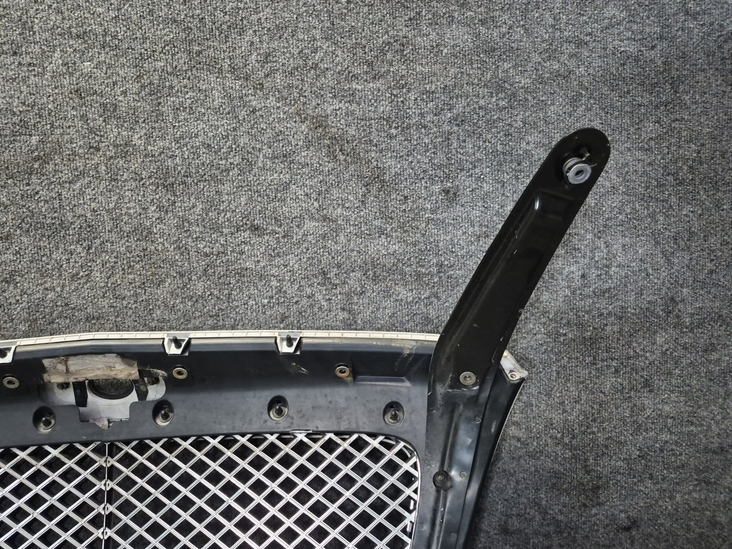 2003-2008 Bentley Continental GT Front Hood Exterior Grille w Support Brackets