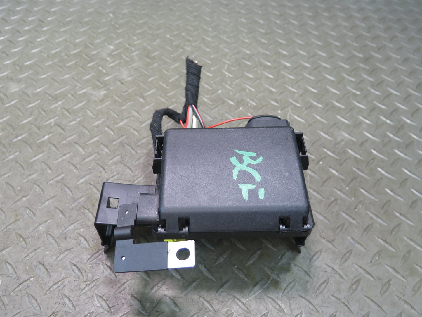 03-11 Bentley Continental GT Fuse Relay Battery Junction Box Block w Bracket