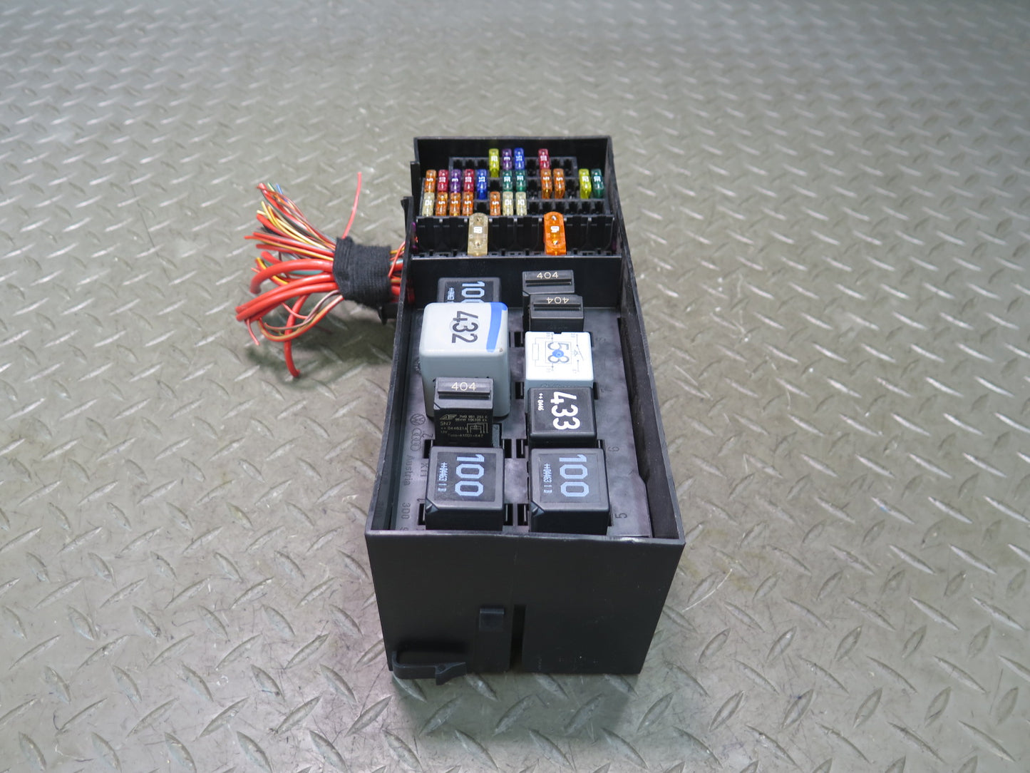 03-11 Bentley Continental GT Rear Trunk Fuse Box Relay Junction Module Unit