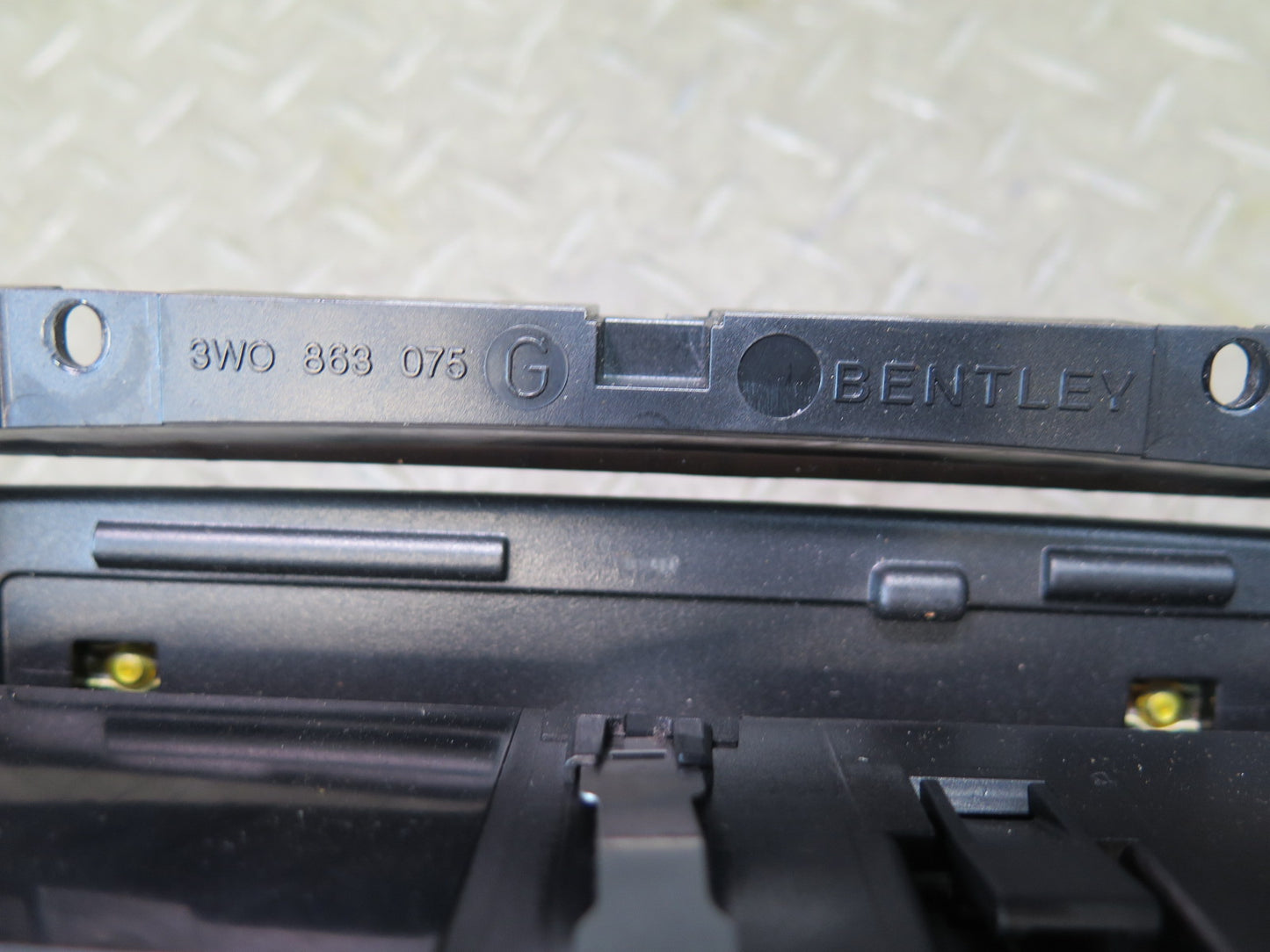 03-11 Bentley Continental GT Front or Rear Center Console Ash Tray w Lighter