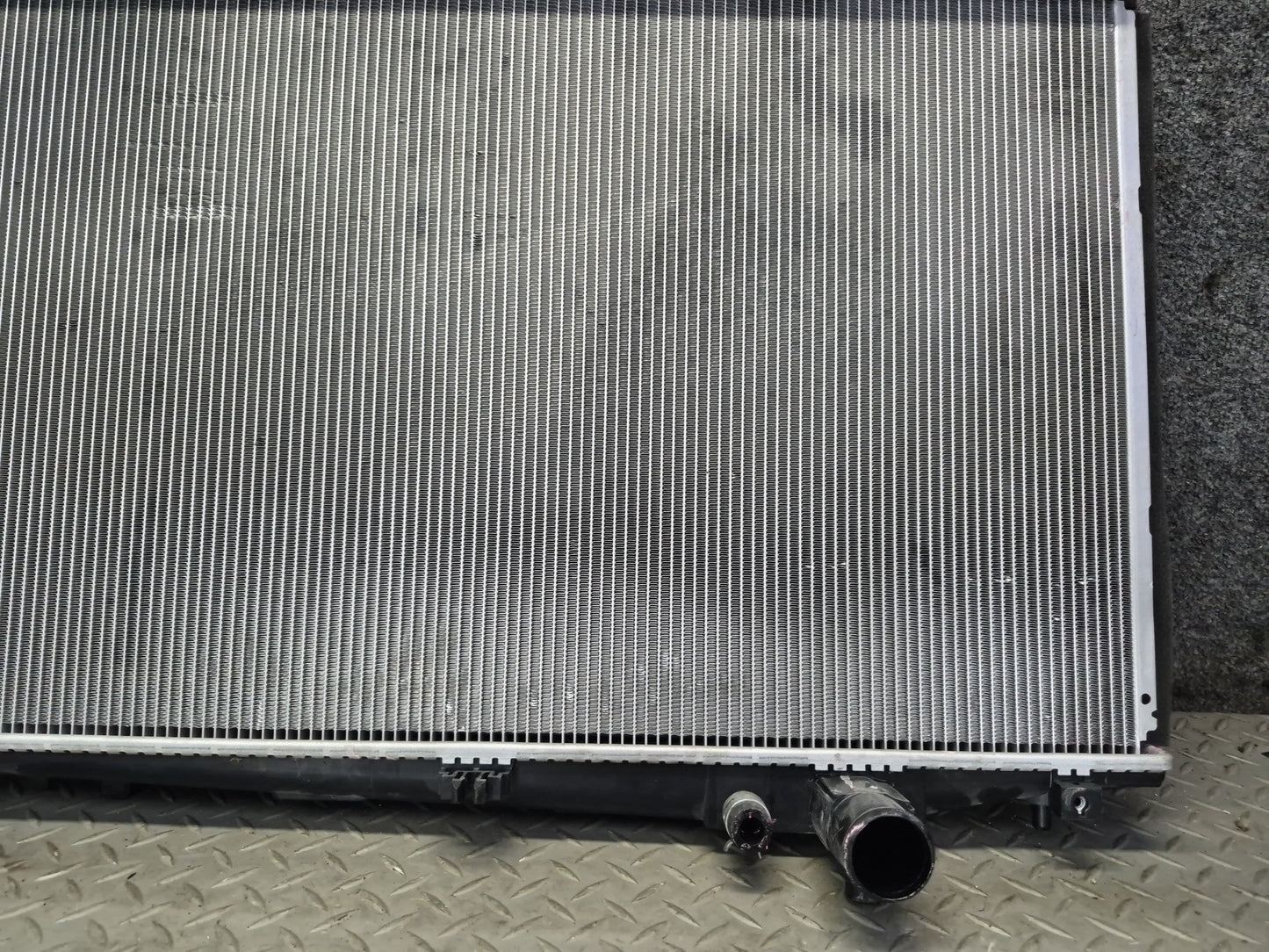 08-10 Lexus UVF46L LS600HL AWD Engine Cooling Radiator OEM