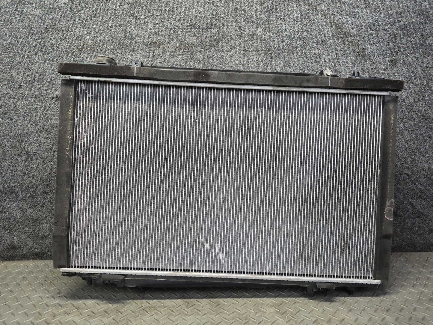08-10 Lexus UVF46L LS600HL AWD Engine Cooling Radiator OEM