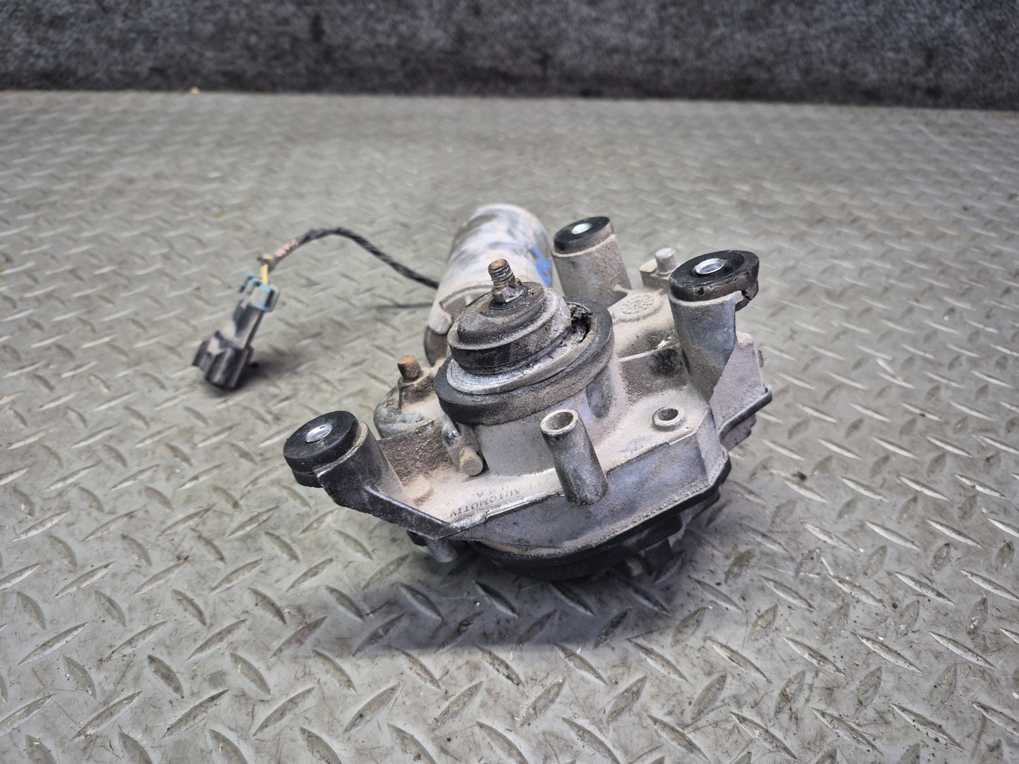 84-96 Chevrolet Corvette C4 Windshield Wiper Motor 22154988 OEM