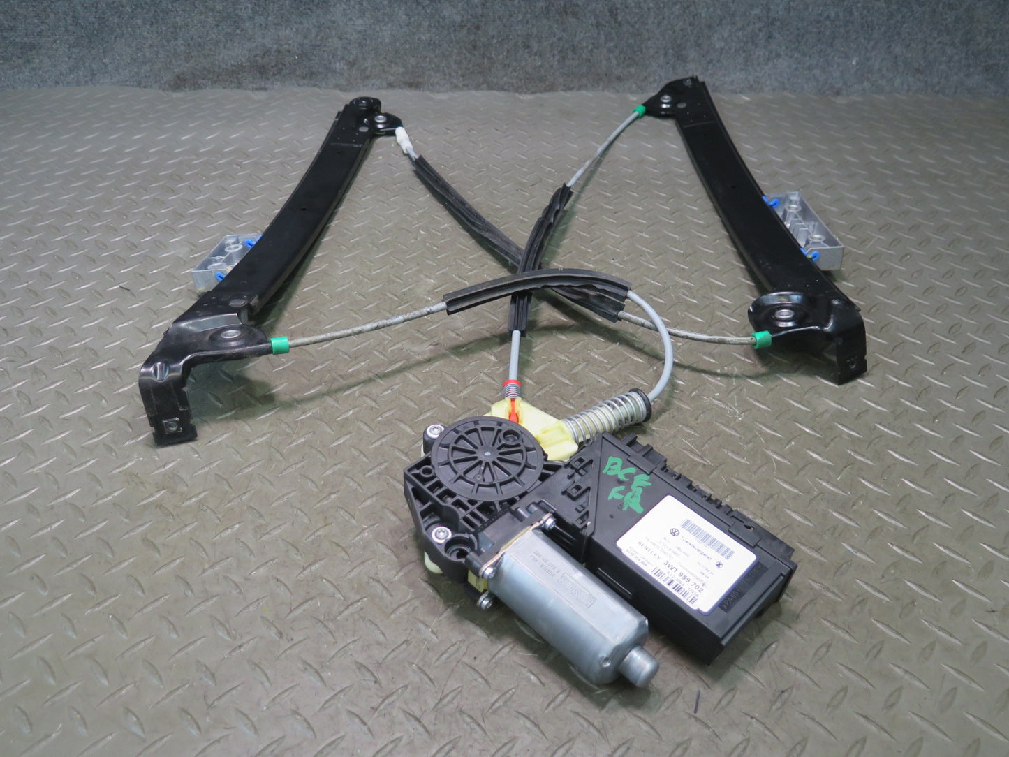 2003-2007 Bentley Continental GT Coupe Right Door Window Regulator w Motor